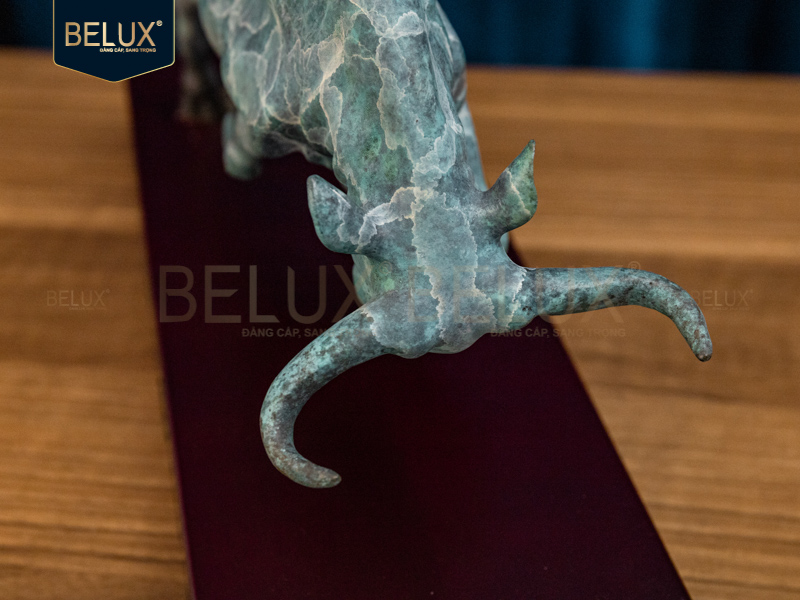 Tượng bò tót bằng đồng decor gốm men xanh dài 30cm